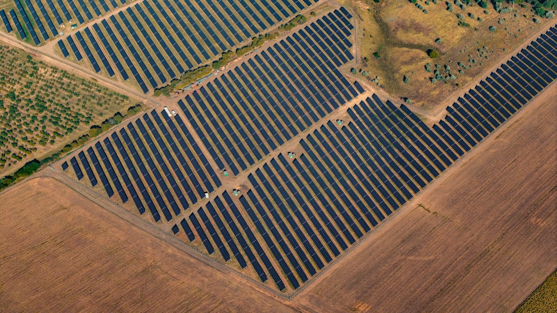 Solarpark aus der Vogelperspektive